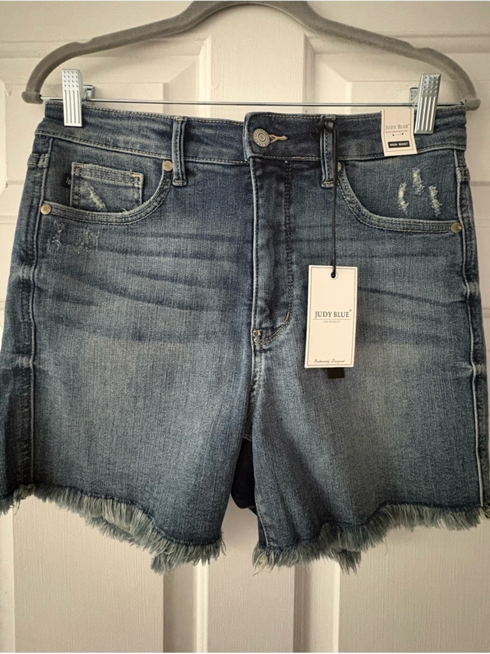 NWT Judy Blue High Waist Denim Shorts with Fray Size Large. Med Blue